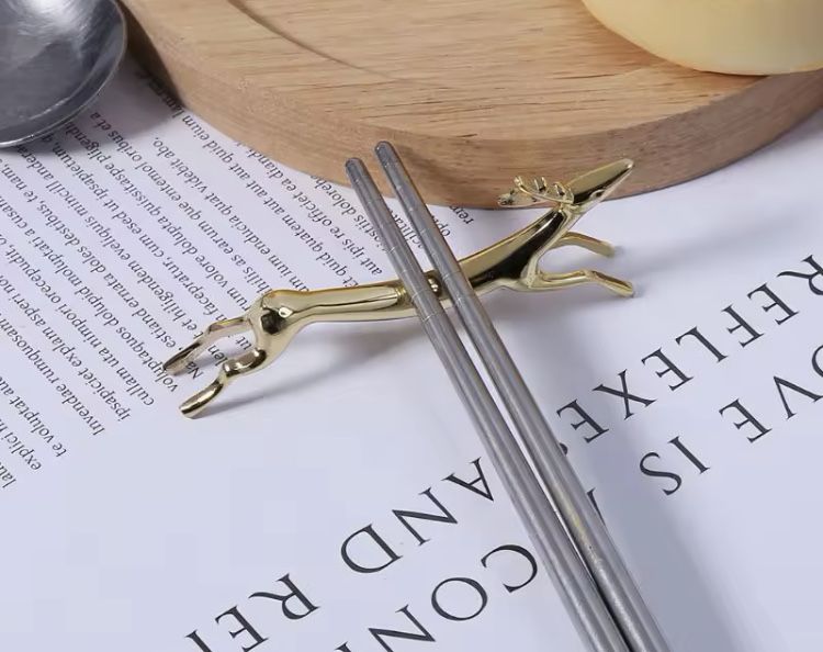 Jelonek renifer podstawka metalowe figurki złote minimalistyczne