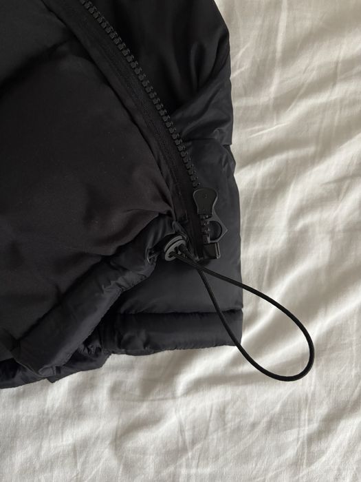 чорна безрукавка коротка