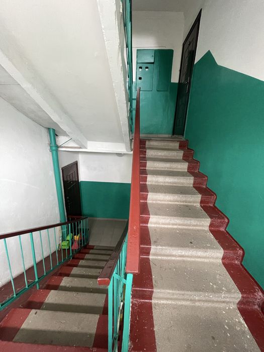 Простора сучасна квартира ! 3 поверх! Індивідуальне опалення!