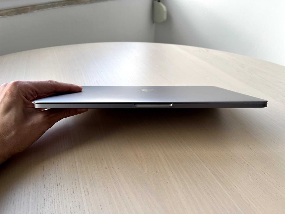 MacBook Pro 13" (2017) — i5 2,3 GHz | 8 GB RAM | 250 GB