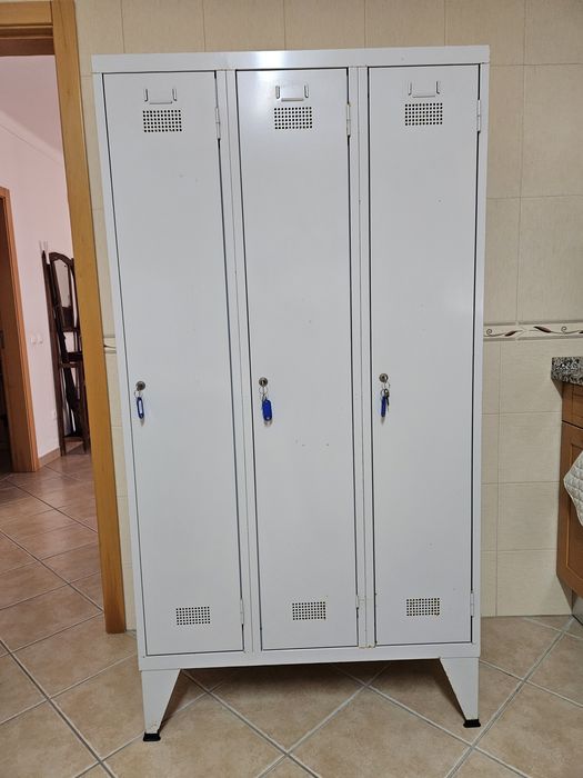 Módulo de 3 cacifos metálicos