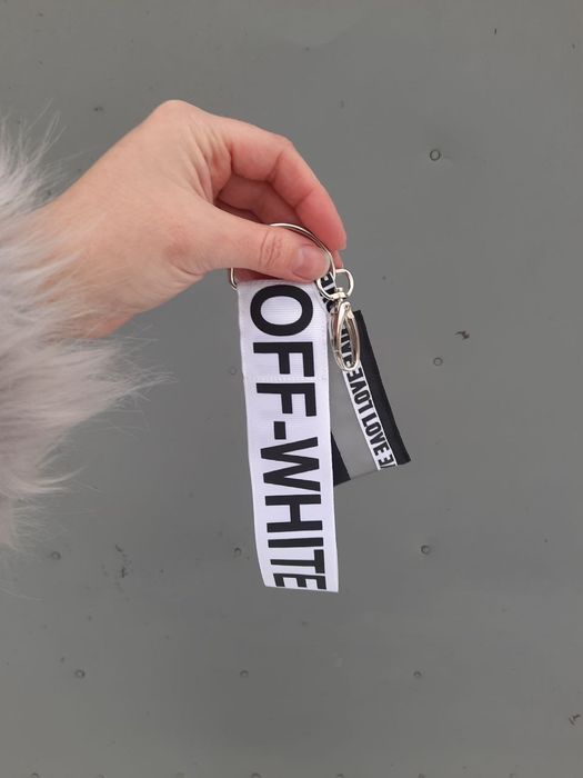 Брелок off white светоотражающий