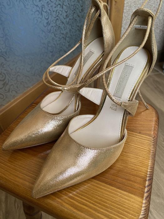 Босоніжки. Туфлі. Шльопанці