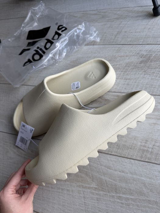adidas yeezy slide bone - купити чоловіче взуття - Ціна на OLX.ua
