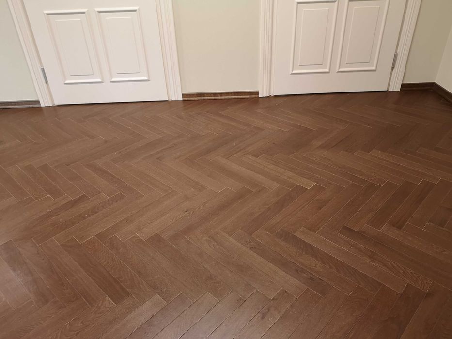 Parkiet dębowy warstwowy jodełka klasyczna lub okrętówka