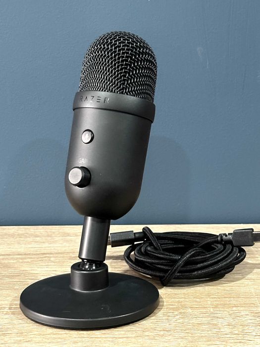 Microfone Condensador Compacto Razer Seiren V2 X Preto (streaming, gravações de vídeo, etc)