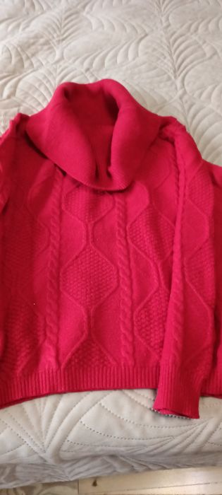 Czerwony sweter Reserved
