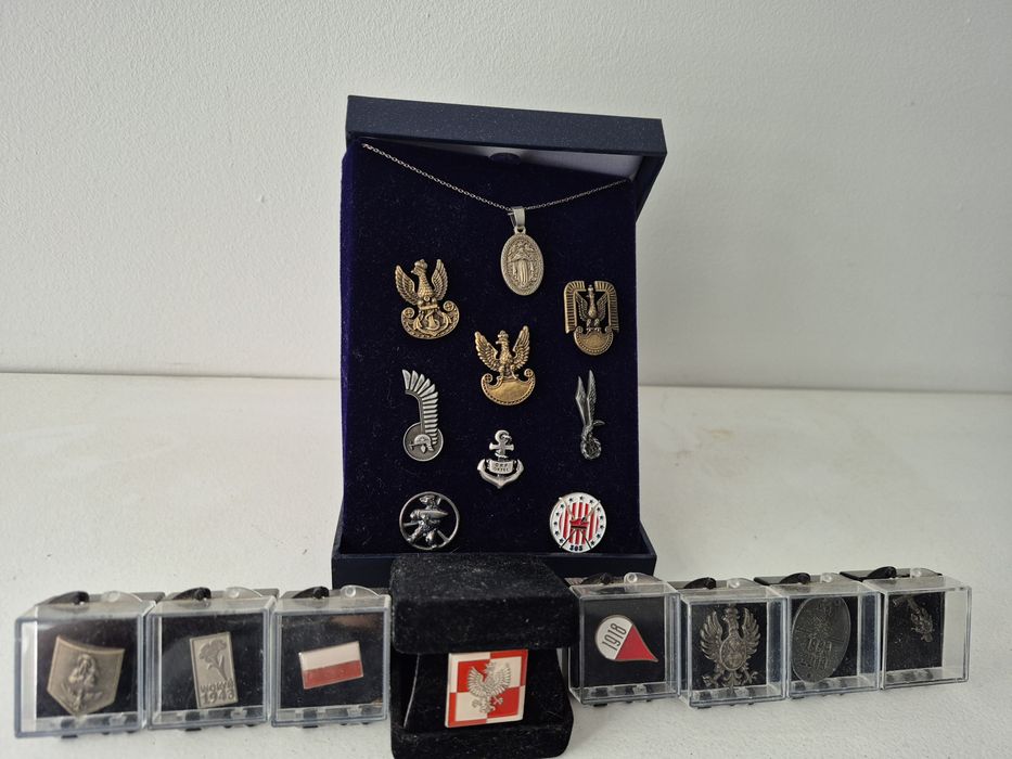 Zestaw unikatowych przypinek patriotycznych