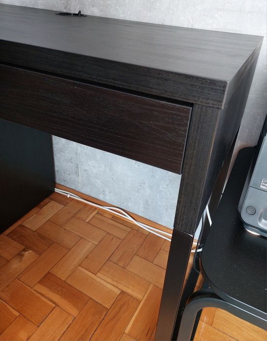 Czarne biurko ikea