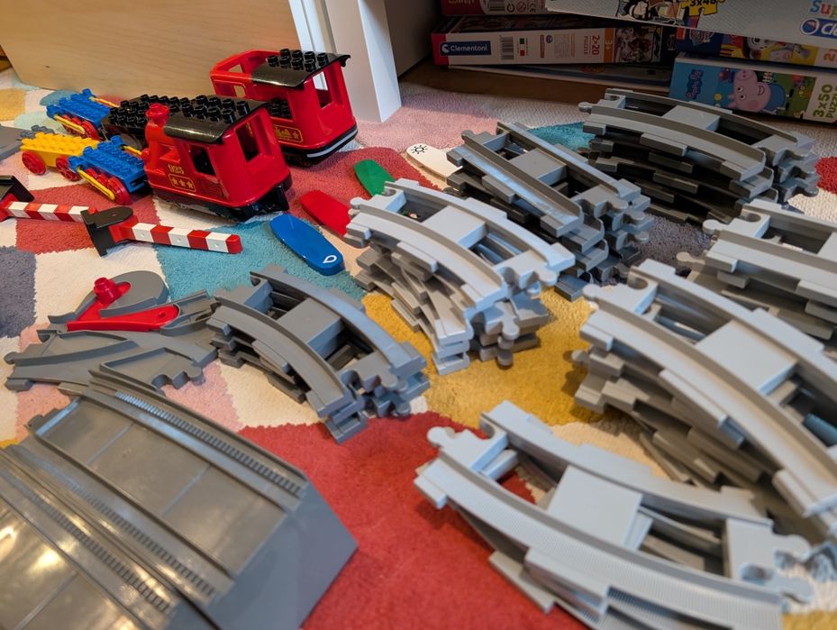 Klocki Duplo, pociągi i tory