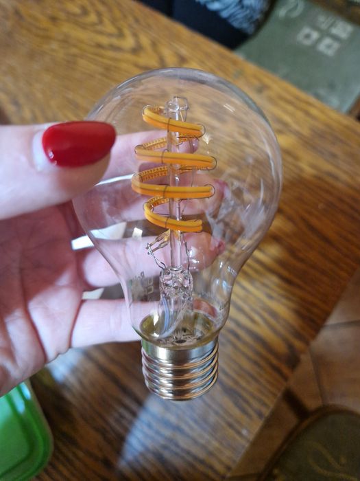 Nowe 2 żarówki na wifi