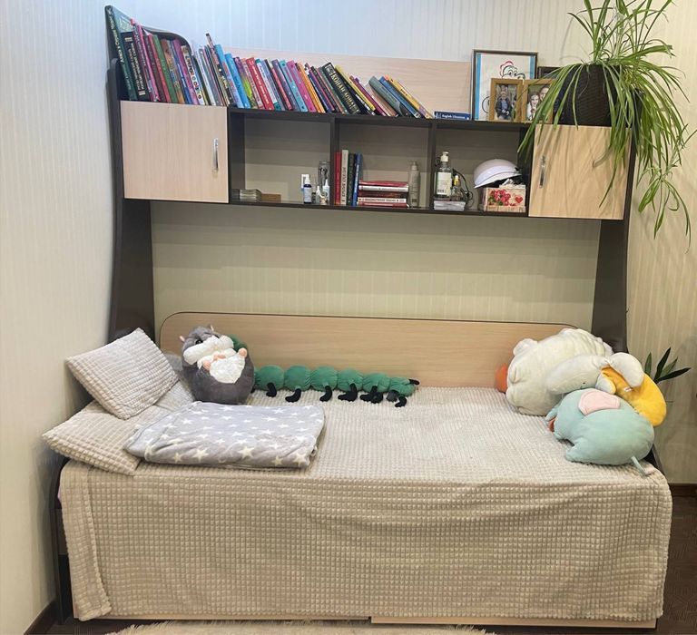 Кровать с тумбочками деревянная