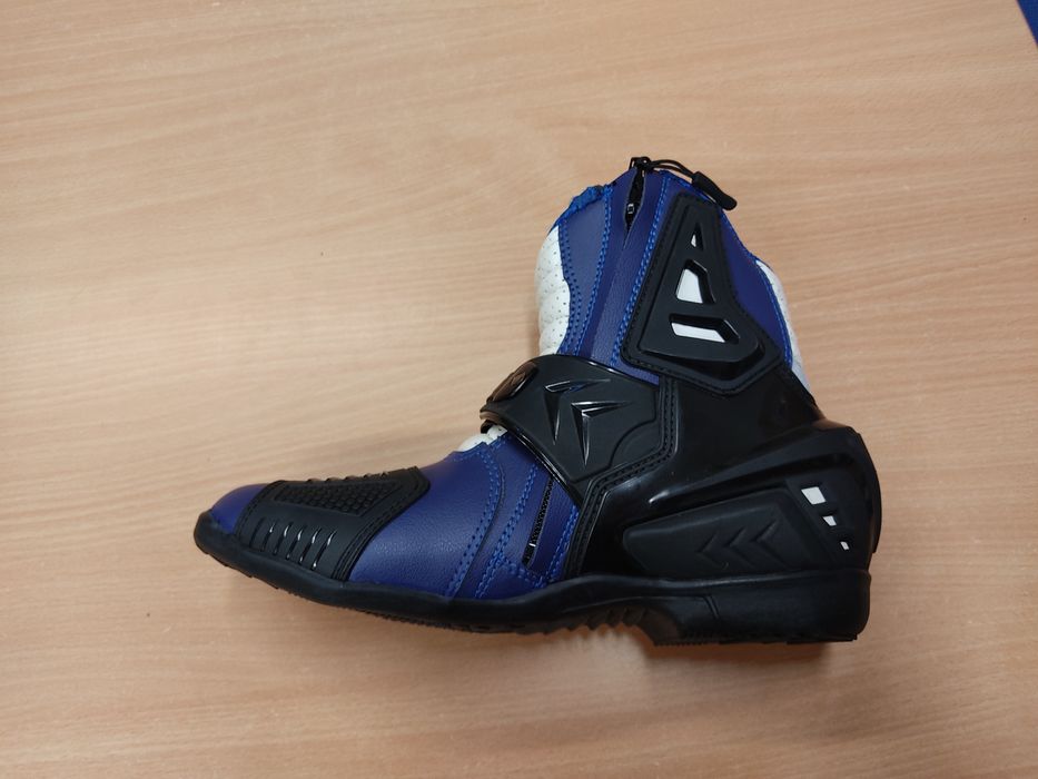 Мотоциклетные ботинки