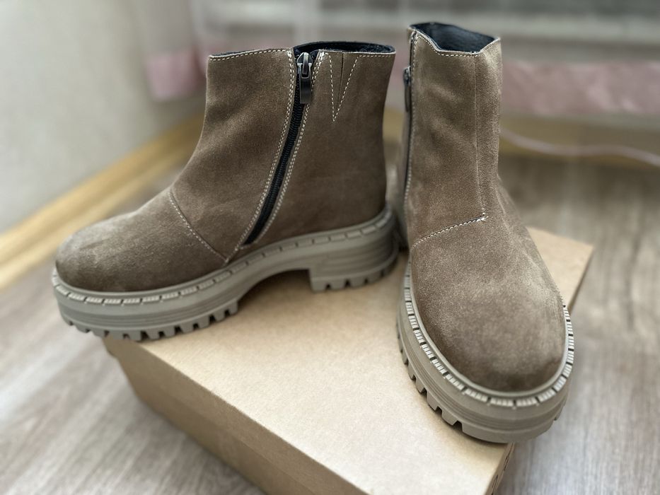 Зимові замшеві черевики