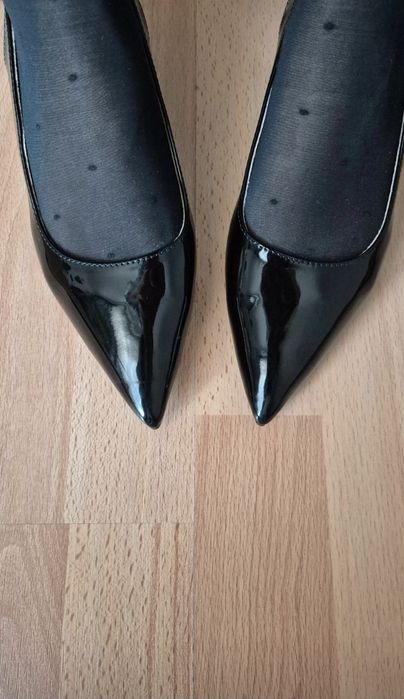 Czarne czółenka bez pięty na słupku z czubkiem w szpic