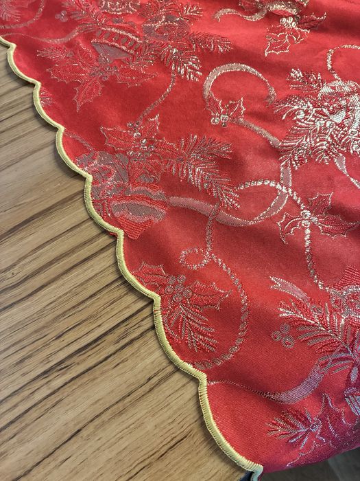 Toalha Natal vermelha e dourada marca brasileira Karsten