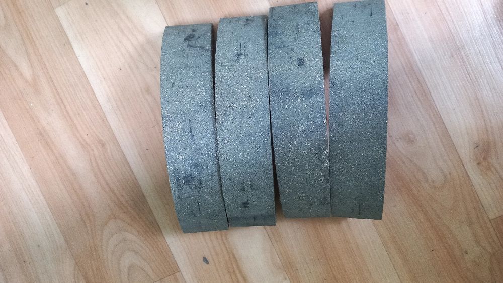 Продам новые задние тормозные колодки на MAZDA PREMACY страна Япония.