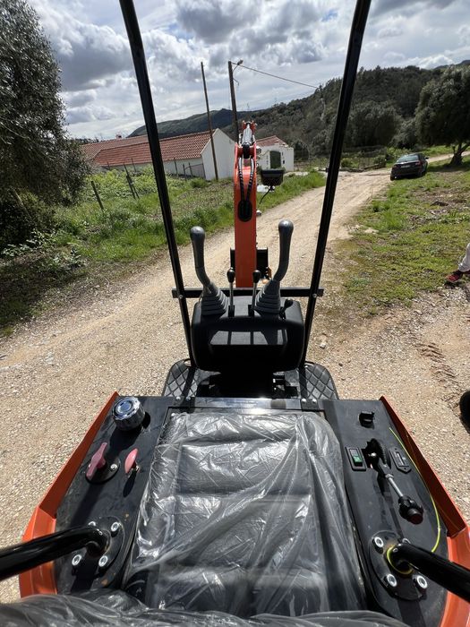 Mini Giratória / Escavadora 1000kg /0H OFERTA Pinça e Engate Rápido