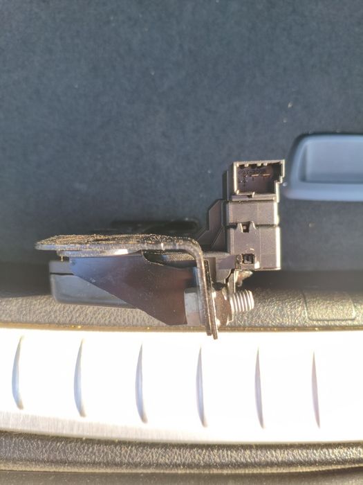 Fechadura bagageira/mala BMW F11 2011