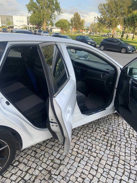 Toyota Auris ,Hibrido ,com caixa automática, 27050km.