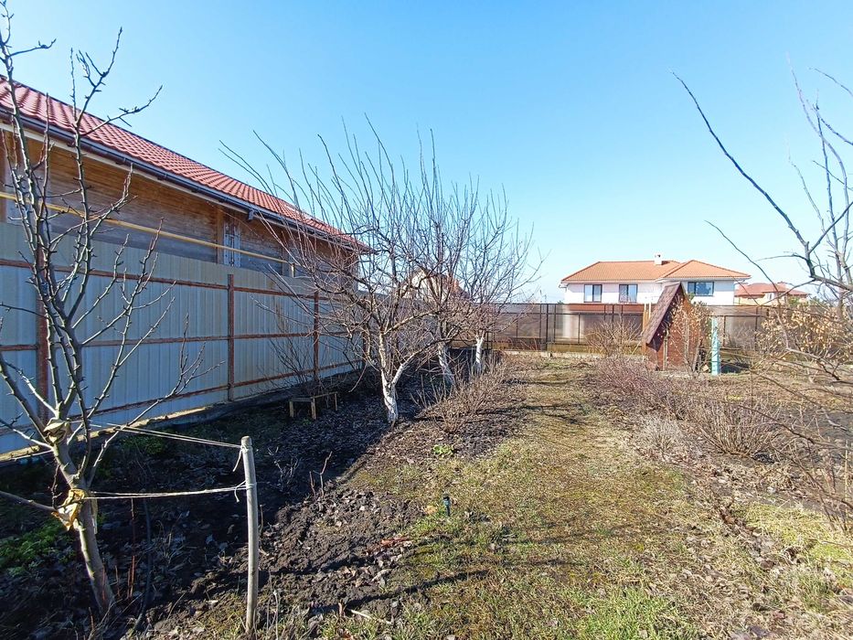 Продам ділянку з дачним будинком с.Санжійка