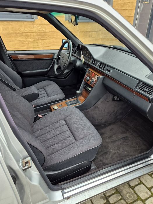 Zadbany Mercedes Benz W124 75km, 1993r.