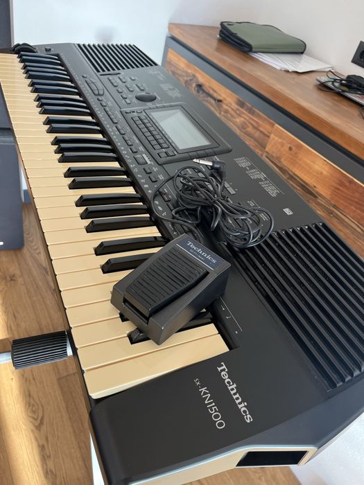 Синтезатор Technics sx-KN1500 ( Япония ) + кейс + педаль: 9 000