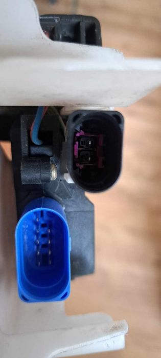 Zamek do drzwi lewy przód