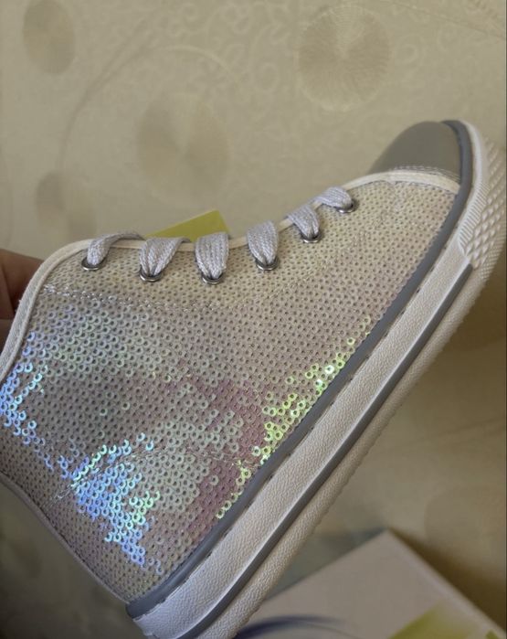 Очень красивые кеды кроссовки Италия Primigi ecco superfit  33-34 р