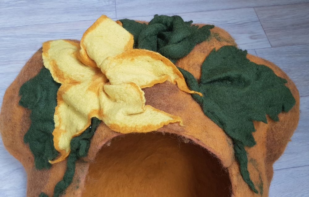 Будиночок для котика або маленької собачки.