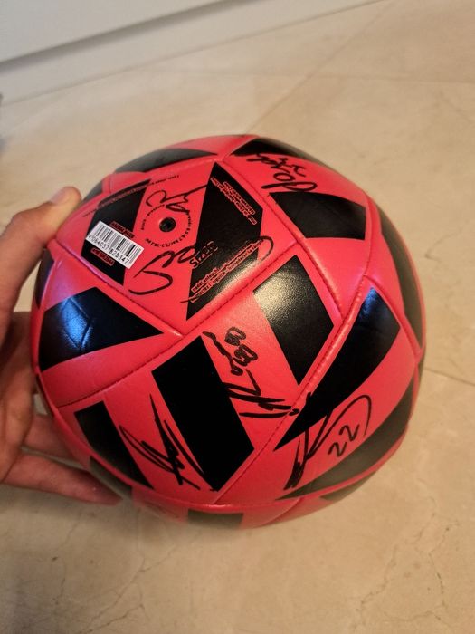 Bola Oficial do SL Benfica — Assinada à Mão pelo Plantel 2020/21