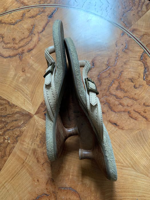 Clarks 5,5, 38,5, klapki na obcasie, beżowe