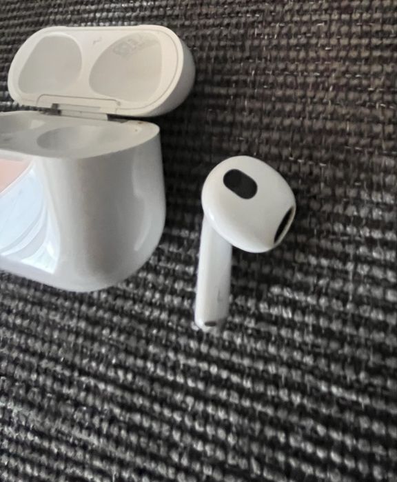Air pods 3 лівий навушник + кейс, левый наушник
