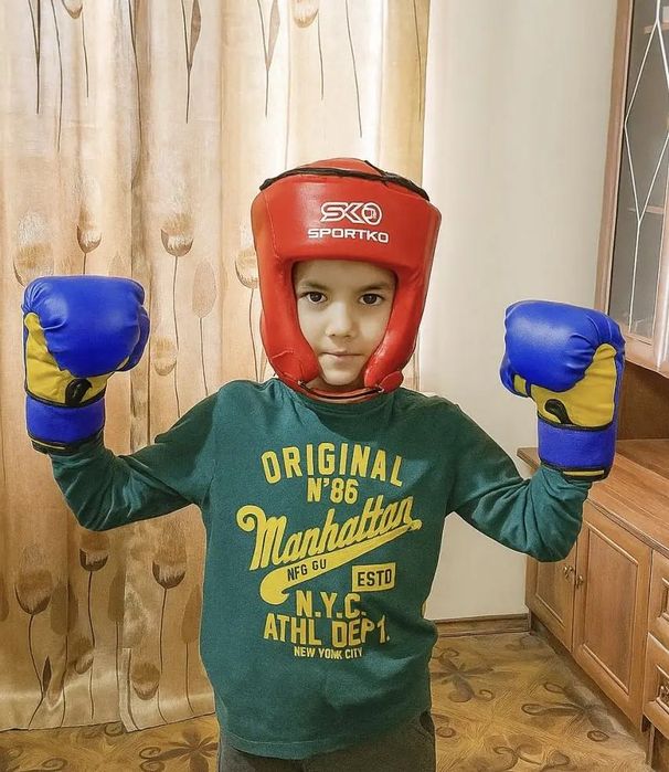 Дитячий Боксерський комплект рукавички, шолом, захист ніг, капа, бинти