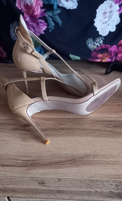 Szpilki nude sandałki rozm 39