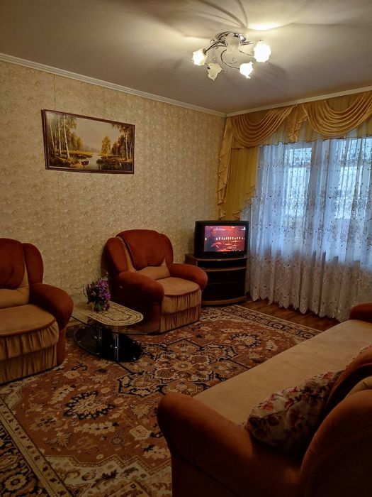 Погодинно подобово 2 кімнатна. Неподалік від центру