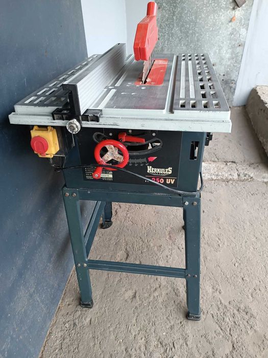 Циркулярна пила Herkules TK250UV
