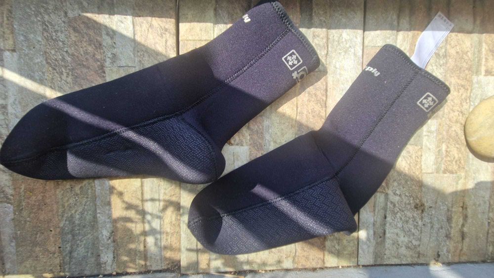 Meias de surf em neoprene Deeply - como novas