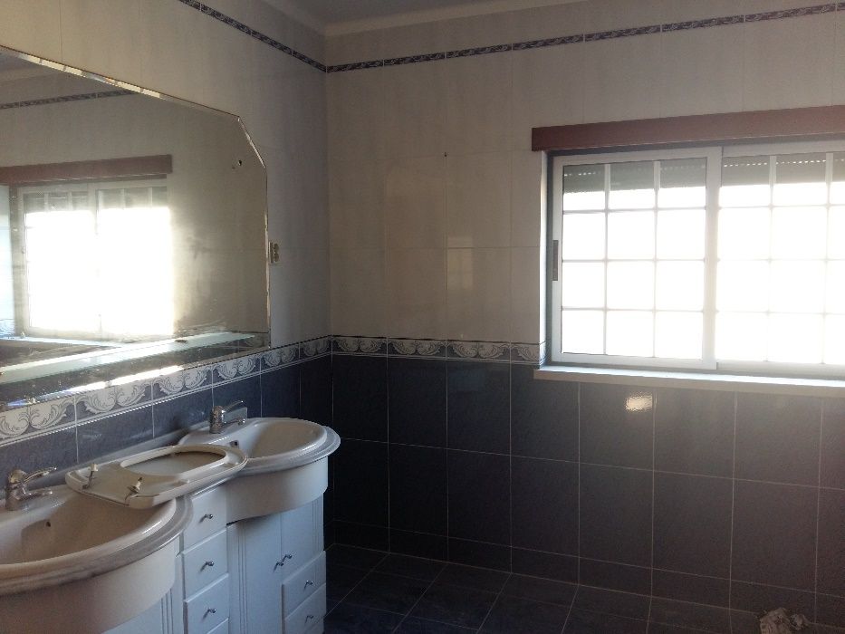 Moradia V4 remodelada em casal dos frades, Tomar..