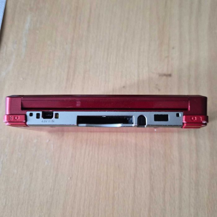 Nintendo 3DS Metallic Red