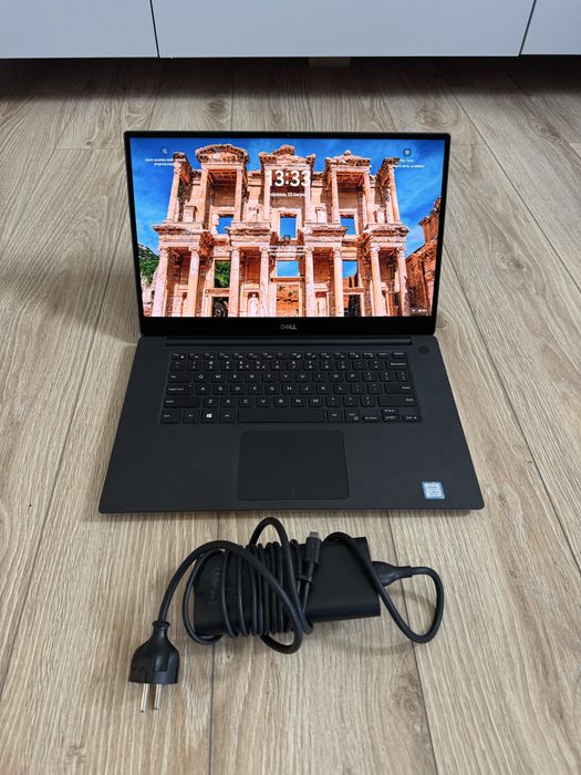 Laptop DELL Precision 5540 Nowa bateria, 4K UHD Dotyk, Windows 11 PRO, i7-9750H, 32GB RAM, 512 GB SSD, NVIDIA Quadro T1000