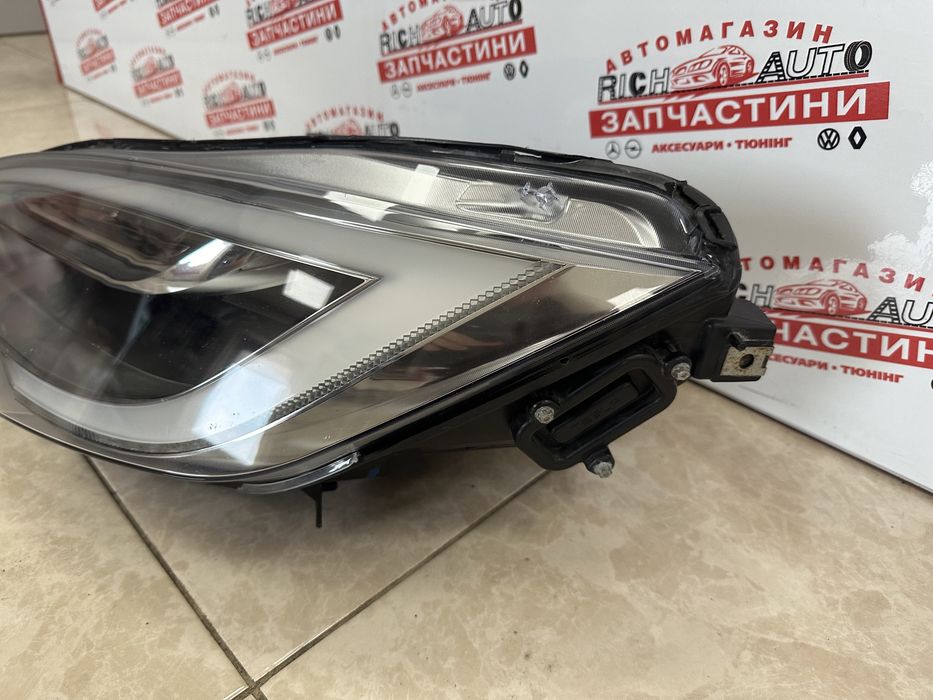 Фара Tesla Model S
