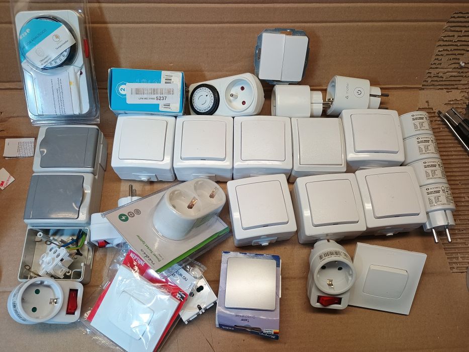 Włączniki natynkowe wtyczki