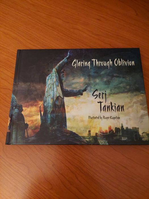 Livro Glaring through oblivion (Serj Tankian)