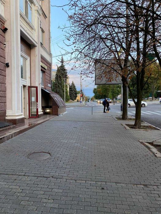 Сдам коммеческое  помещение Яворницкого Соборная пл. красная линия