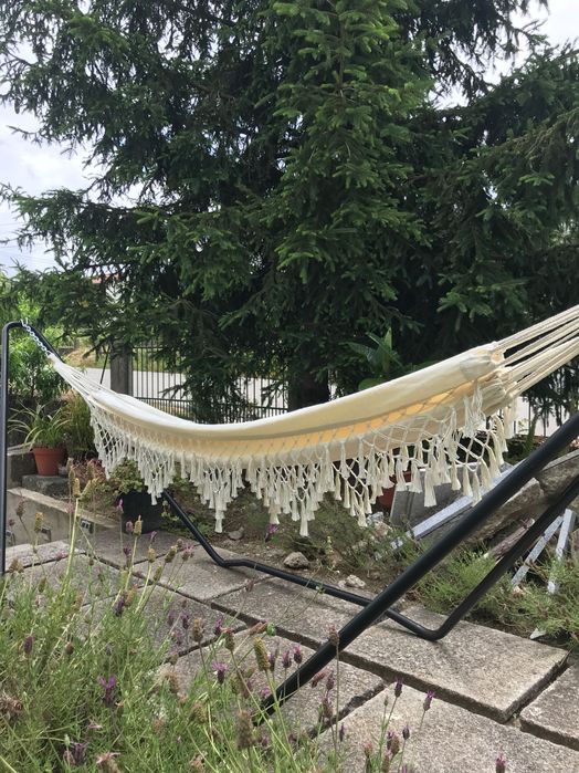 Cama de rede com estrutura