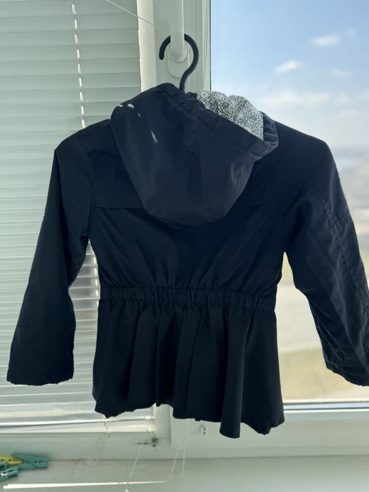 Куртка на дівчинку