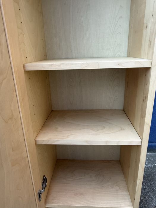 Regał Ikea Billy z drzwiczkami seria 2020 r.