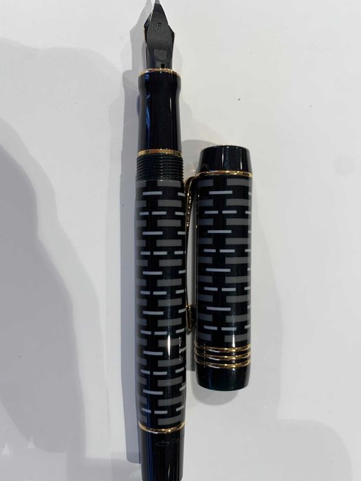 Pióro wieczne PARKER DUOFOLD 100th Black GT (18K) "F"