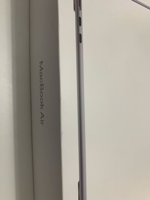 Mackbook Air Model A2681 com cerca de 10ciclos de bateria
